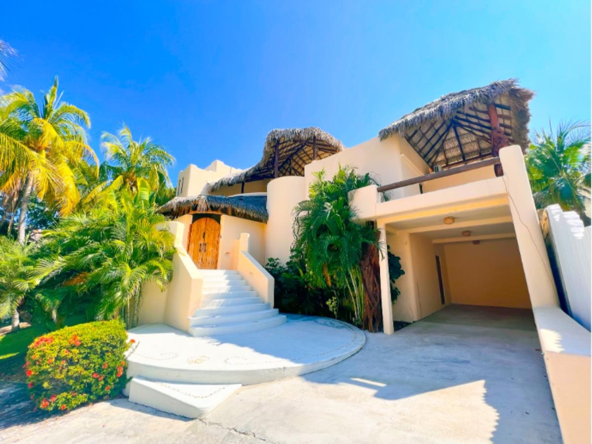 Foto 0 de Casa en venta en Residencial Conejos, Santa María Huatulco, Oaxaca | ID mx23-oi8408 | Nocnok