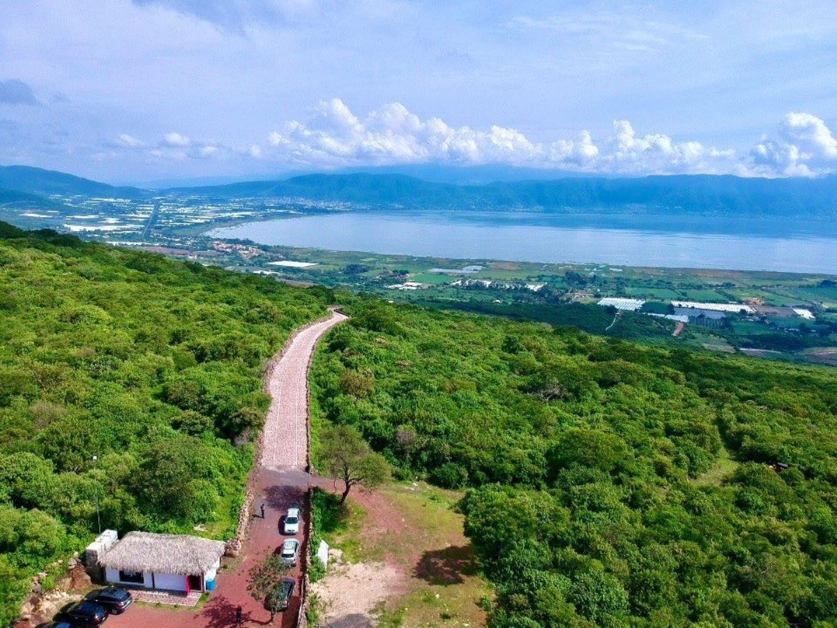 Foto 0 de Terreno en venta en San Pedro Tesistán, Jocotepec, Jalisco | ID mx23-ou6206 | Nocnok