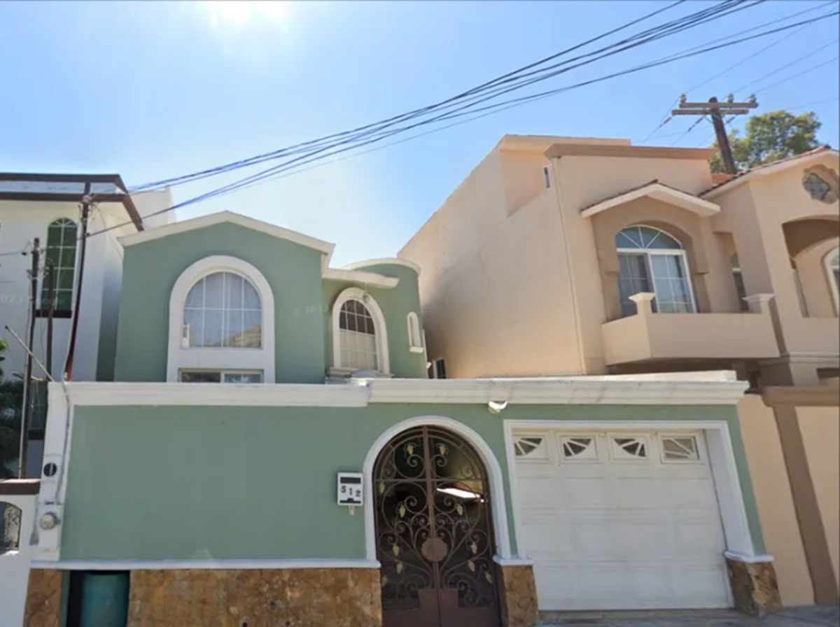Foto 0 de Casa en remate en Valle Dorado, Ensenada, Baja California | ID mx25-ku10003 | Nocnok