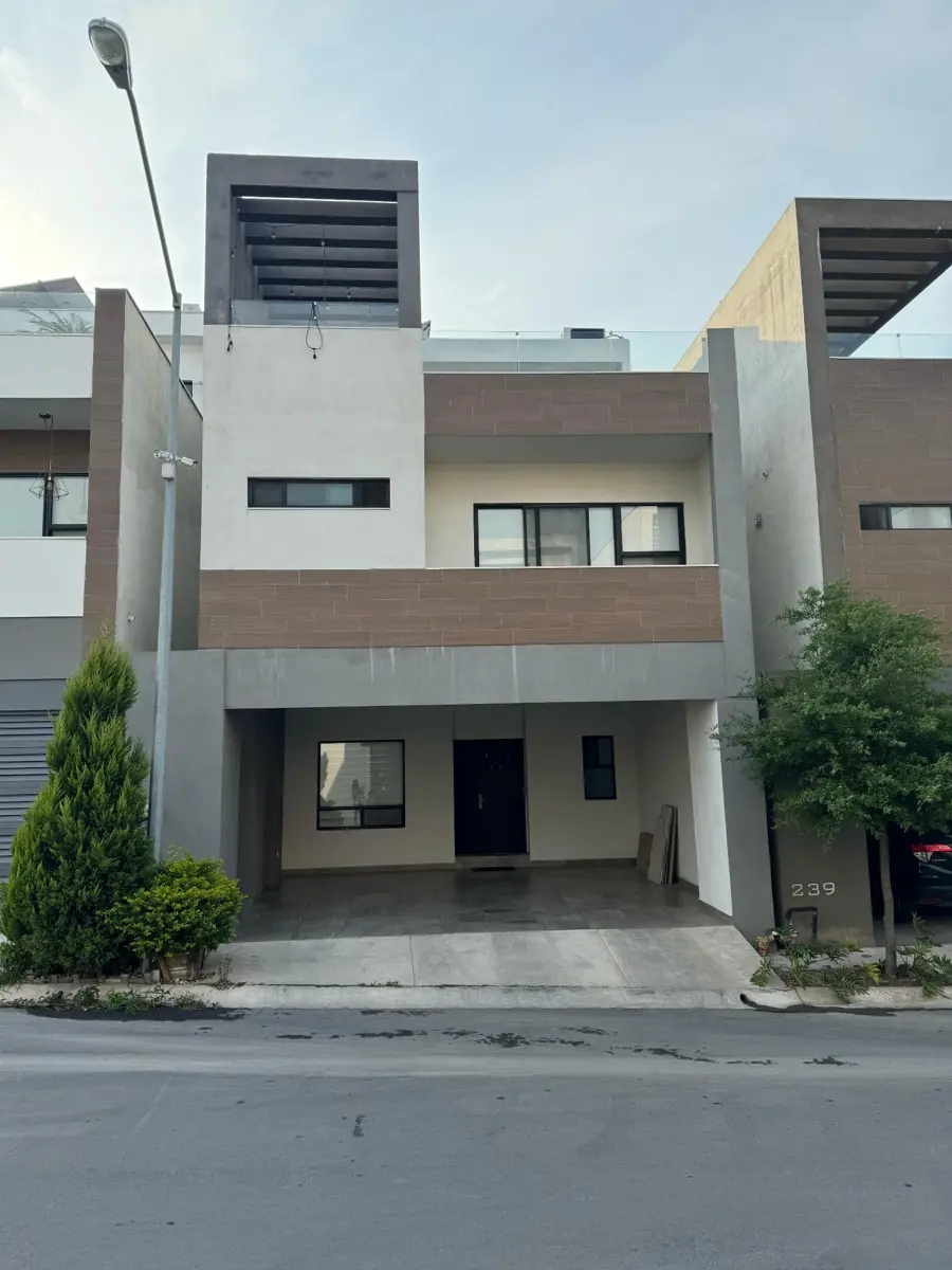 Foto 0 de CASA EN VENTA EN CUMBRES SAN AGUSTIN – SECTOR CHELSEA | ID mx25-oj10094 | Nocnok