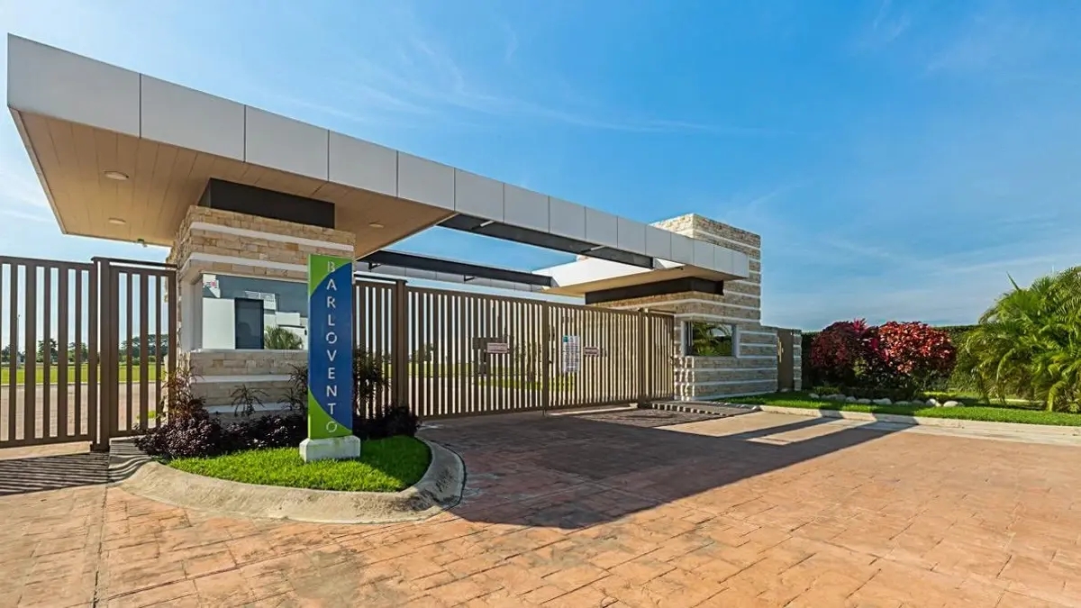 Foto 0 de Terrenos residenciales en venta desde $9,000 por metro cuadrado en Villa Brisa, Tabasco | ID mx25-ev10025 | Nocnok