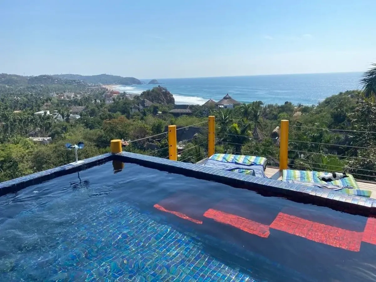 Foto 0 de En venta Hotel-En el corazon libre de Zipolite vista al mar-cerca de la playa | ID mx25-ap10070 | Nocnok