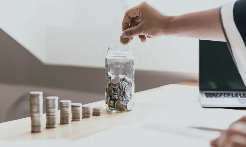 ¿Cuánto dinero debo ahorrar para el enganche de una casa?