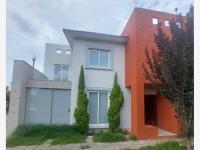 Casa en Venta en Villas del Campo, Calimaya - 5 Recámaras y Amplias Amenidades