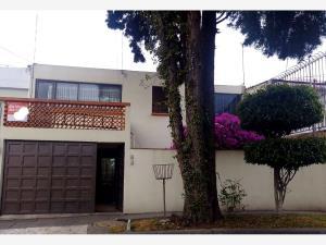 Casa en venta en Ciudad Satelite, Naucalpan de Juárez, México Casa en venta en Ciudad Satelite, Naucalpan de Juárez, México
