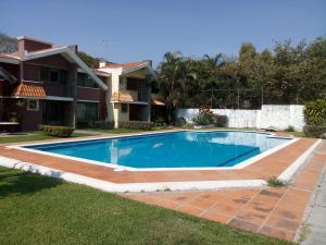 Amplia Casa en condominio con alberca, para actualizar en Burgos Casa Blanca Amplia Casa en condominio con alberca, para actualizar en Burgos Casa Blanca
