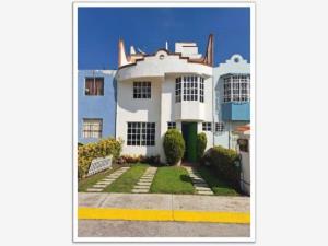 Casa en venta en Claustros de San Miguel, Cuautitlán Izcalli, México Casa en venta en Claustros de San Miguel, Cuautitlán Izcalli, México