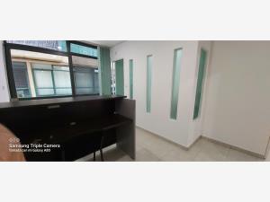 Céntrica oficina en edificio Enríquez en venta.