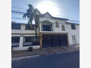 Casa en venta en Lagos del Bosque, Monterrey, Nuevo León
