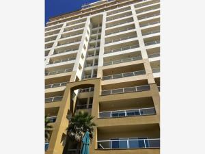 Apartamento en renta en Rosarito Centro con 3 Recámaras y Amenidades Exclusivas