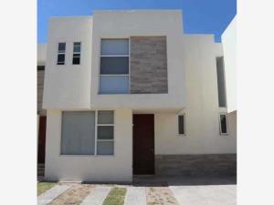 Casa en Venta en Puerta Natura, San Luis Potosí, con ampliacion, terraza y asador.