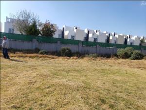 Terreno en venta en San Miguel Totocuitlapilco, Metepec, México