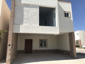 Casa en Venta en Las Lomas, Torreón - Gated Community con Amenidades
