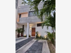 Casa en venta en Cancún (Internacional de Cancún), Benito Juárez, Quintana Roo Casa en venta en Cancún (Internacional de Cancún), Benito Juárez, Quintana Roo
