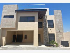 Estrena casa de 3 Niveles en Privada Freinet