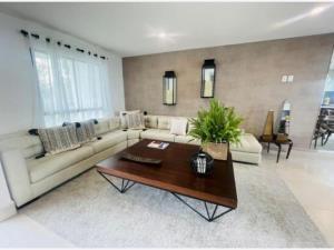 Casa en venta en Jardines de San Mateo, Naucalpan de Juárez, México