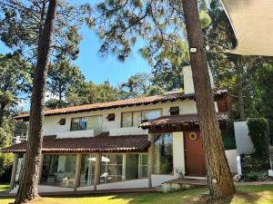 Casa en venta en Avandaro, Valle de Bravo, México Casa en venta en Avandaro, Valle de Bravo, México