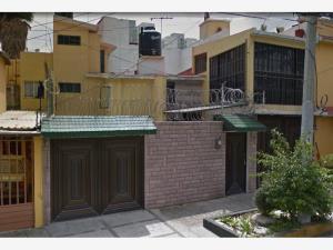 Casa en remate en Los Pirules, Tlalnepantla de Baz, México