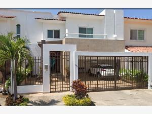 Casa en venta en Residencial Fluvial Vallarta, Puerto Vallarta, Jalisco Casa en venta en Residencial Fluvial Vallarta, Puerto Vallarta, Jalisco