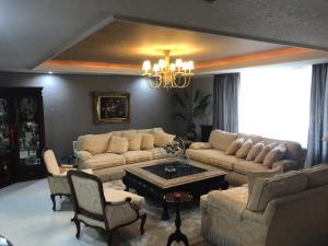 Casa en venta en Torreón Jardín con 4 recámaras y amplio estacionamiento
