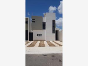 Casa en renta en Residencial Floresta, Mérida, Yucatán Casa en renta en Residencial Floresta, Mérida, Yucatán
