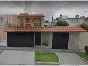 Casa en venta en Ciudad Satelite, Naucalpan de Juárez, México