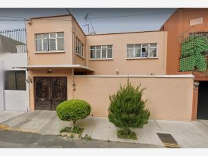 Casa en venta en San Pedro Zacatenco, Gustavo A. Madero, Ciudad de México