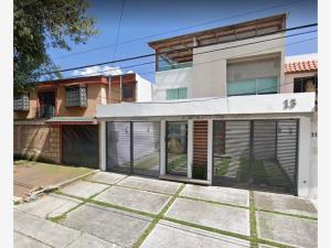 Casa en venta en Ciudad Satelite, Naucalpan de Juárez, México