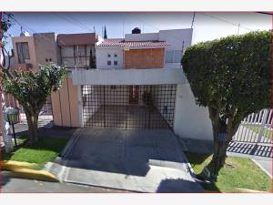 Casa en venta en Ciudad Satelite, Naucalpan de Juárez, México