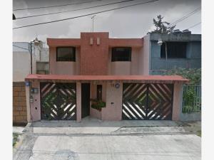 Casa en venta en Ciudad Satelite, Naucalpan de Juárez, México
