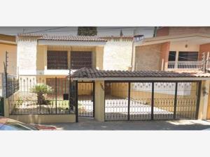Casa en venta en Bosques de La Victoria, Guadalajara, Jalisco