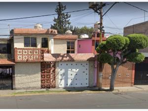 Casa en venta en Bosques de Aragon, Nezahualcóyotl, México