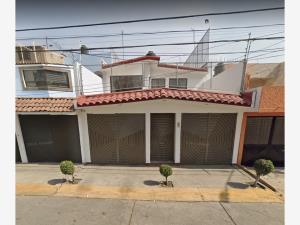 Casa en venta en Bosques de Aragon, Nezahualcóyotl, México Casa en venta en Bosques de Aragon, Nezahualcóyotl, México