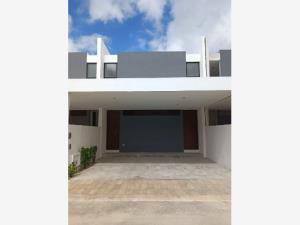 Casa en venta en Residencial Xcanatún, Mérida, Yucatán