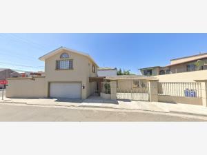 Casa en venta en Otay Constituyentes, Tijuana, Baja California
