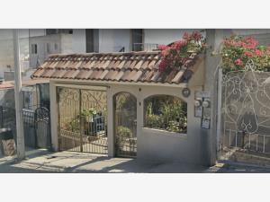 Casa en venta en Villa Fontana I, Tijuana, Baja California
