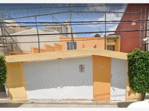 Casa en venta en Bosques de Aragon, Nezahualcóyotl, México