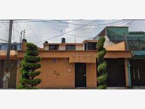 Casa en venta en Bosques de Aragon, Nezahualcóyotl, México Casa en venta en Bosques de Aragon, Nezahualcóyotl, México