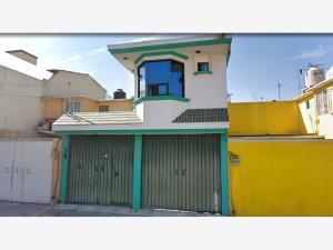 Casa en venta en Jardines de la Hacienda Norte, Cuautitlán Izcalli, México Casa en venta en Jardines de la Hacienda Norte, Cuautitlán Izcalli, México
