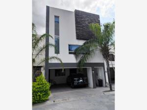 Casa en venta en Puerta de Hierro, Monterrey, Nuevo León Casa en venta en Puerta de Hierro, Monterrey, Nuevo León