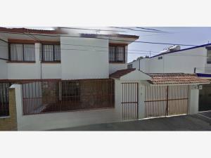 Casa en venta en Jardines de Santa Clara, Ecatepec de Morelos, México