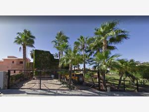 Casa en Comunidad Privada en San Jose del Cabo Centro, Ideal para Familias