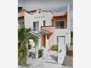 Casa en Venta en Residencial Fluvial Vallarta, Puerto Vallarta