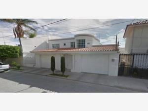 Casa en venta en San Francisco del Rincon Centro, San Francisco del Rincón, Guanajuato