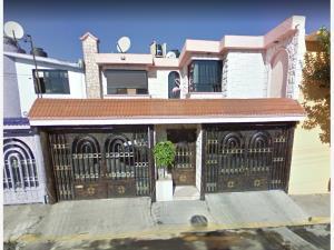 Casa en venta en Bosques del Valle 1a Sección, Coacalco de Berriozábal, México Casa en venta en Bosques del Valle 1a Sección, Coacalco de Berriozábal, México