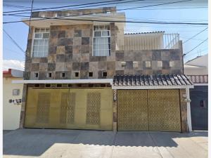 Casa en venta en Jardines del Moral, León, Guanajuato