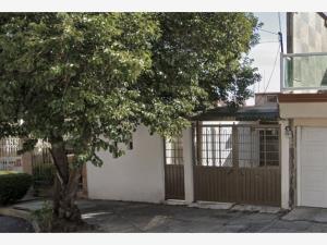 Casa en venta en Bosques del Valle 1a Sección, Coacalco de Berriozábal, México Casa en venta en Bosques del Valle 1a Sección, Coacalco de Berriozábal, México