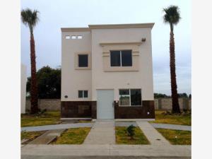 Casa en venta en Parques de Santa Cruz del Valle, San Pedro Tlaquepaque, Jalisco Casa en venta en Parques de Santa Cruz del Valle, San Pedro Tlaquepaque, Jalisco