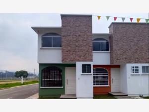 Casa en venta en Santiago Tianguistenco de Galeana, Tianguistenco, México