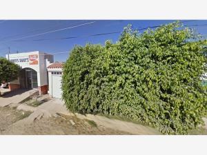 Casa en venta en Jacarandas, Navojoa, Sonora